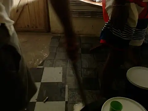 Snapshot of HUGEYOUNGBBC chatting on 11/10/25, 10:20 HUGEYOUNGBBC online show from 11/10/25, 10:20