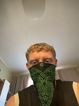 Snapshot of T3pes chatting on 11/16/25, 07:25 T3pes online show from 11/16/25, 07:25