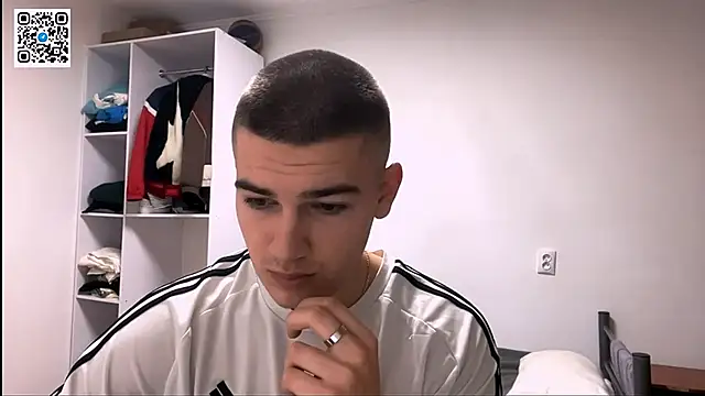 Snapshot of _BarePulse chatting on 02/17/26, 08:59 BarePulse online show from 02/17/26, 08:59