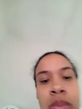 Snapshot of kyliecastell chatting on 11/21/25, 02:27 kyliecastell online show from 11/21/25, 02:27