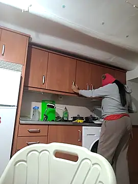 Snapshot of kyliecastell chatting on 12/02/25, 05:41 kyliecastell online show from 12/02/25, 05:41