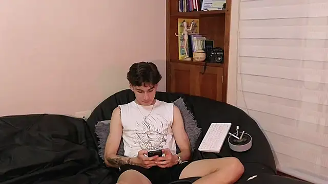 Snapshot of Derekswan chatting on 06/04/26, 12:38 Derekswan online show from 06/04/26, 12:38