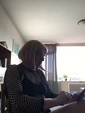 Snapshot of simone_xdressing chatting on 01/26/25, 02:30 simone xdressing online show from 01/26/25, 02:30