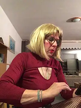 simone xdressing online show from 10/19/25, 12:00