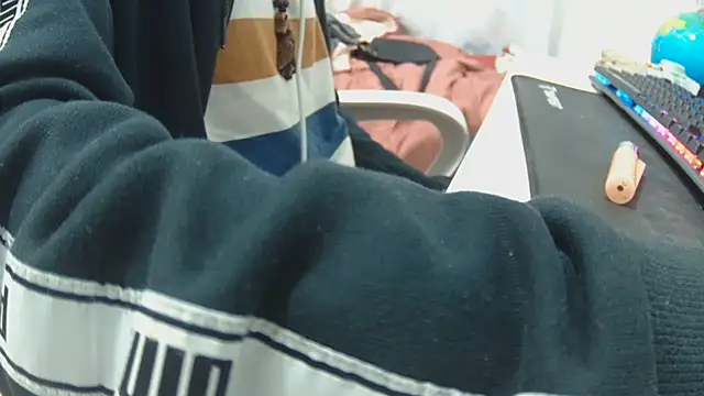 Calavera2001 online show from 12/18/25, 12:38