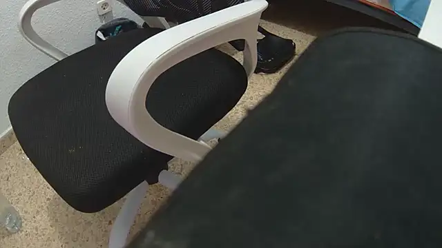 Calavera2001 online show from 12/19/25, 11:56