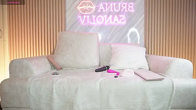 Bruna  Sanoliv online show from 04/15/26, 08:54