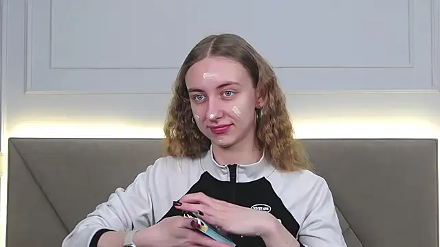 RachaelCute online show from 12/17/25, 04:29