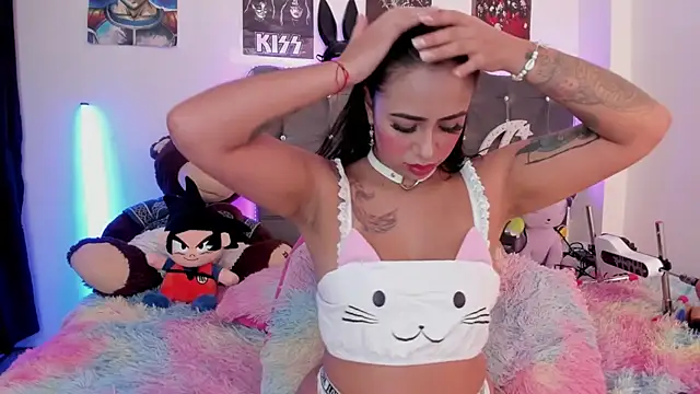 lunabritton1 online show from 12/19/25, 04:19