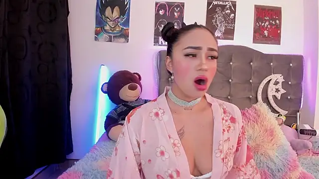 lunabritton1 online show from 01/12/26, 04:07