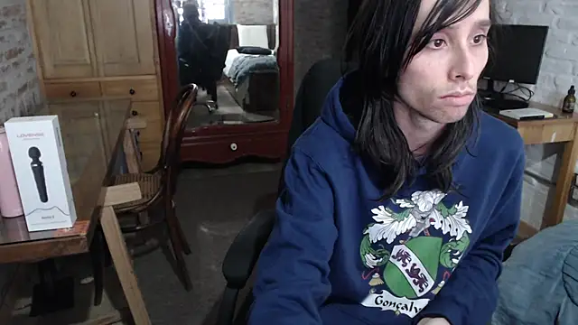 Snapshot of CaramelToy chatting on 11/10/25, 07:24 CaramelToy online show from 11/10/25, 07:24