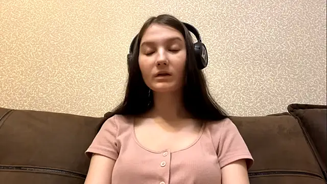 AurorAurora online show from 12/22/25, 09:17