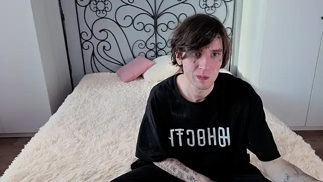 Danny loves Mary online show from 11/24/25, 04:34