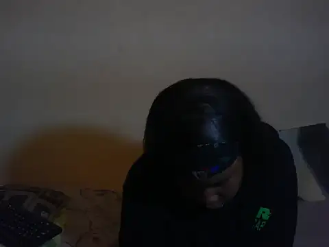 Snapshot of Diva-girl chatting on 11/16/25, 06:30 Diva-girl online show from 11/16/25, 06:30