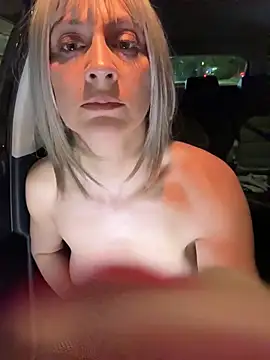 HOTLadyluna online show from 04/06/26, 07:37