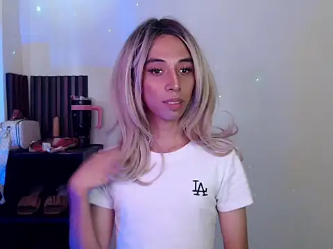 Snapshot of evelynfucker chatting on 11/11/25, 06:13 evelynfucker online show from 11/11/25, 06:13