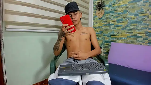 naughty boy Maicoll online show from 11/11/25, 11:54