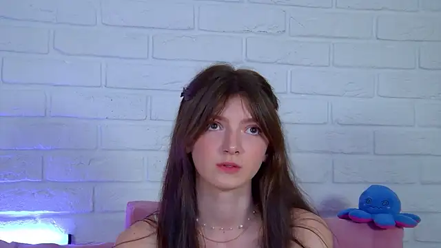 Snapshot of SophiaProve chatting on 06/18/26, 04:11 SophiaProve online show from 06/18/26, 04:11