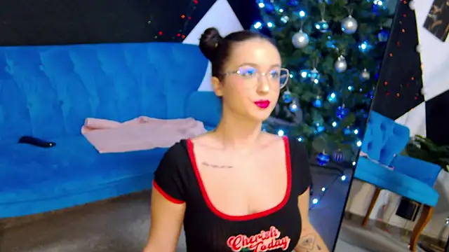 EvvaLovvia online show from 12/02/25, 04:18