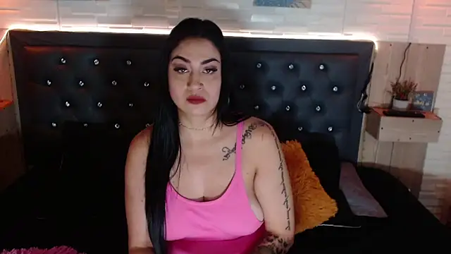 Snapshot of Scarlet_Desire chatting on 11/11/25, 02:06 Scarlet Desire online show from 11/11/25, 02:06