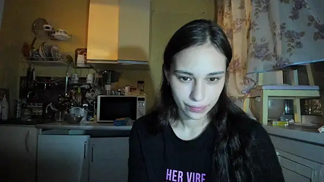 Snapshot of BrunetteVibe chatting on 11/12/25, 03:34 BrunetteVibe online show from 11/12/25, 03:34