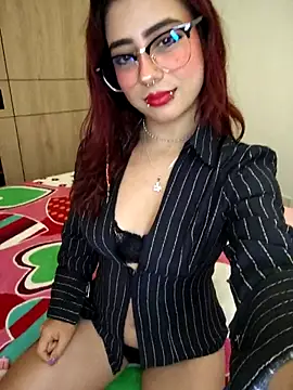 Snapshot of Sarah_Lark- chatting on 02/05/26, 01:10 Sarah Lark- online show from 02/05/26, 01:10