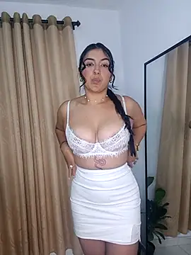 Snapshot of ViolettaWalton1 chatting on 11/13/25, 02:43 ViolettaWalton1 online show from 11/13/25, 02:43