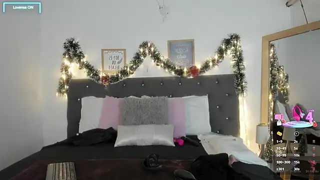 Snapshot of Sara_puertaa_ chatting on 12/16/25, 07:08 Sara puertaa online show from 12/16/25, 07:08