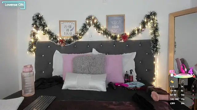 Snapshot of Sara_puertaa_ chatting on 12/17/25, 07:09 Sara puertaa online show from 12/17/25, 07:09