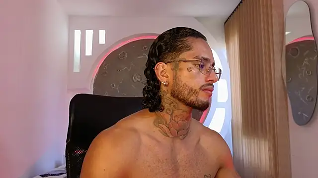 Snapshot of Alanrodgers chatting on 11/17/25, 01:06 Alanrodgers online show from 11/17/25, 01:06