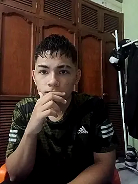 Snapshot of Santiagooo1233 chatting on 11/17/25, 02:17 Santiagooo1233 online show from 11/17/25, 02:17