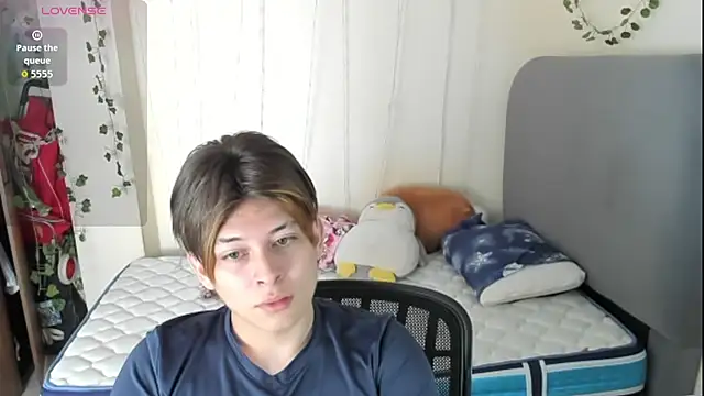 Felix kitty online show from 12/15/25, 07:07