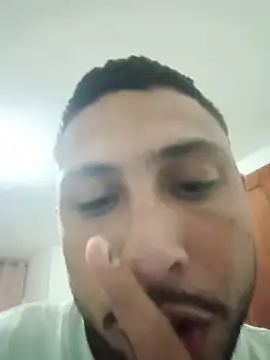 Snapshot of MAX_Jhonnson chatting on 11/17/25, 04:18 MAX Jhonnson online show from 11/17/25, 04:18