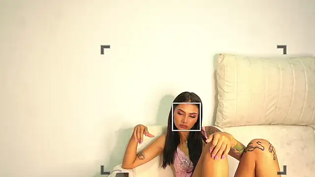 Snapshot of scarlethsaenz_ chatting on 11/12/25, 01:39 scarlethsaenz online show from 11/12/25, 01:39