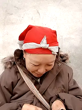 girl-hot2x online show from 12/05/25, 02:20