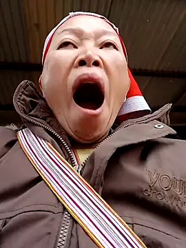 Snapshot of girl-hot2x chatting on 02/19/26, 01:45 girl-hot2x online show from 02/19/26, 01:45