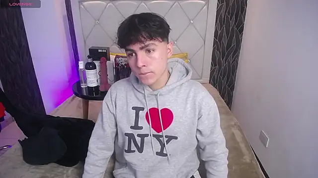 Samu FoXXX online show from 11/22/25, 08:19