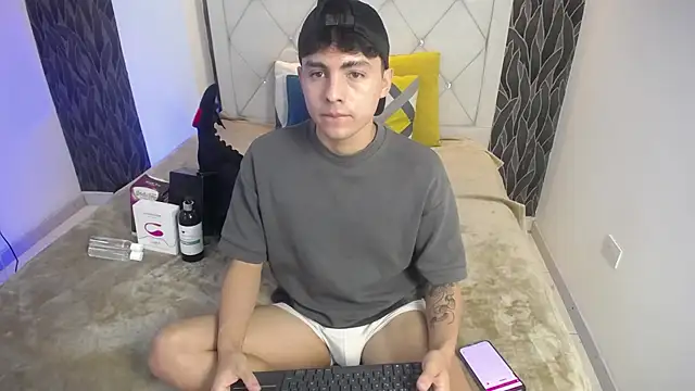 Samu FoXXX online show from 12/05/25, 08:16