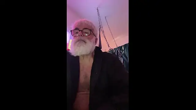 Snapshot of LeatherSdaddy chatting on 04/17/26, 11:02 LeatherSdaddy online show from 04/17/26, 11:02