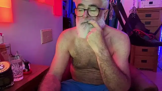 Snapshot of LeatherSdaddy chatting on 05/06/26, 12:30 LeatherSdaddy online show from 05/06/26, 12:30