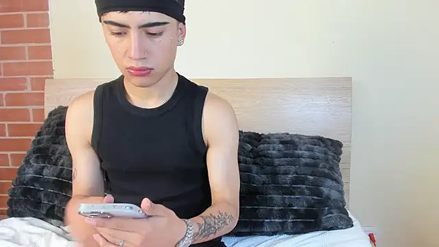 Snapshot of ThiagoDV chatting on 07/23/26, 01:20 ThiagoDV online show from 07/23/26, 01:20
