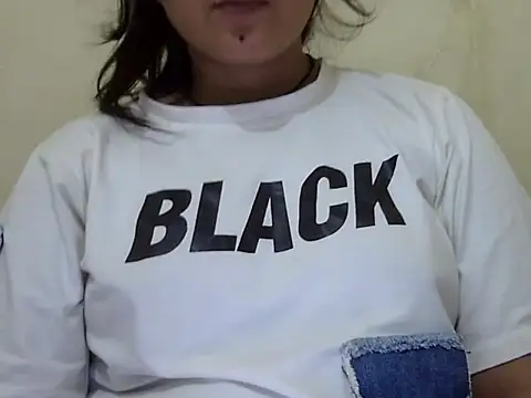 Snapshot of Anika_Singh chatting on 06/13/26, 02:48 Anika Singh online show from 06/13/26, 02:48