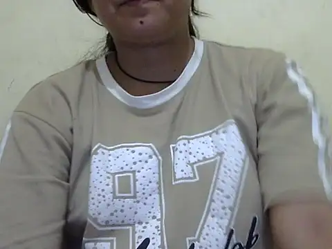 Snapshot of Anika_Singh chatting on 06/16/26, 04:20 Anika Singh online show from 06/16/26, 04:20