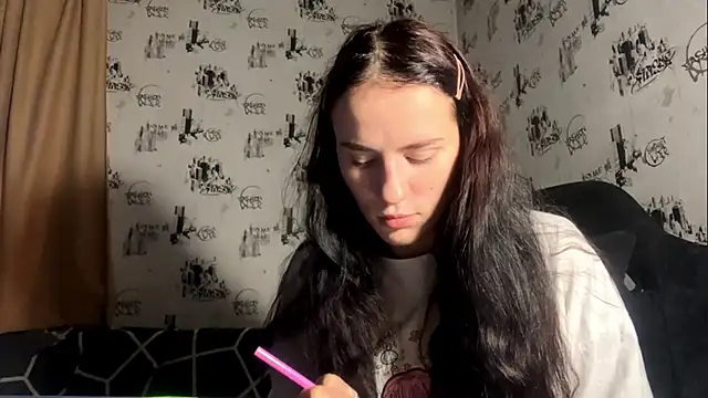 AliciaCapehart online show from 11/30/25, 07:12