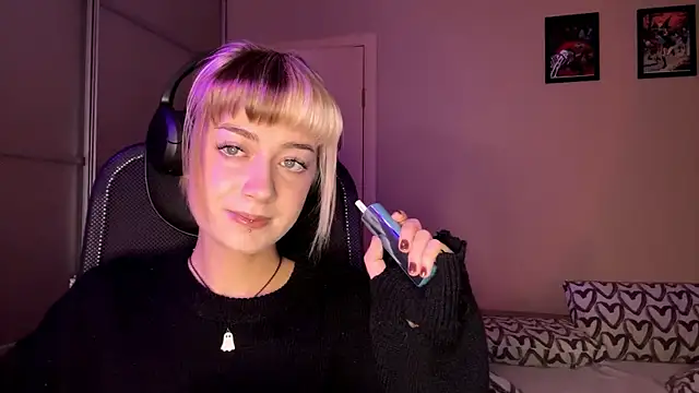 EmilySkyline online show from 11/13/25, 05:06