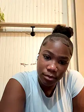 Snapshot of Issa_smooch chatting on 11/12/25, 03:23 Issa smooch online show from 11/12/25, 03:23