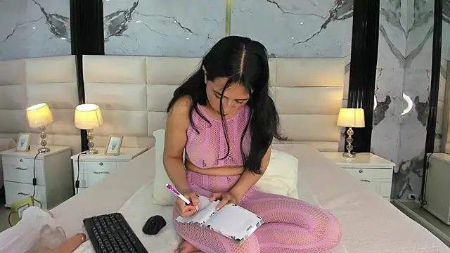 Snapshot of Lucy_Vegas chatting on 02/12/26, 01:50 Lucy Vegas online show from 02/12/26, 01:50