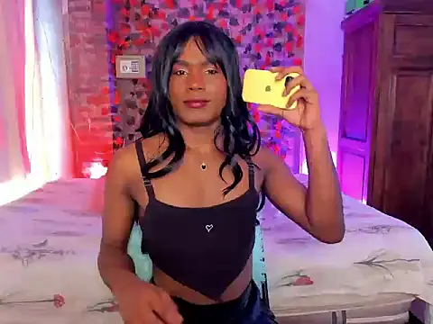 LaGoldenBitch online show from 11/24/25, 12:16