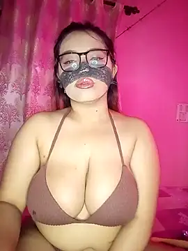 Bunnybush37 online show from 06/13/26, 03:32