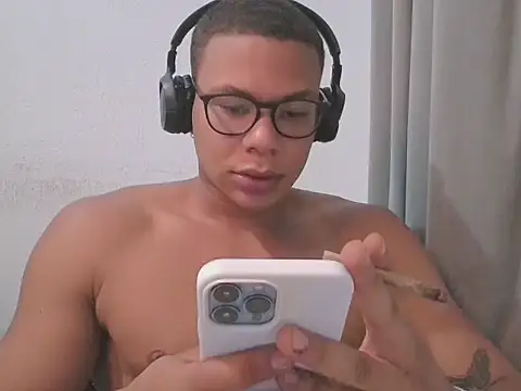 Snapshot of Putorj1 chatting on 11/12/25, 11:58 Putorj1 online show from 11/12/25, 11:58